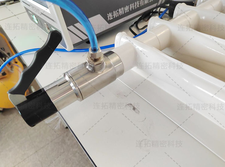 连拓精密散热器气密性检测（螺纹快速密封接头）.jpg