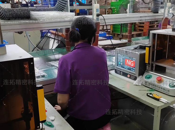 连拓精密定位器气密性检测仪（生产线使用实拍3）.jpg