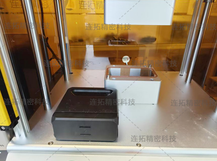 连拓精密全封闭式小电池气密性检测仪（治具实拍）.jpg