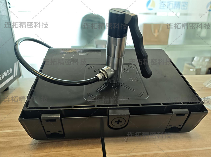 连拓精密户外防水灯气密性测试仪（连接实拍）.jpg