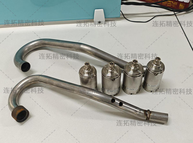 连拓精密金属管样品与卡抓式封堵连接器（实拍）.jpg