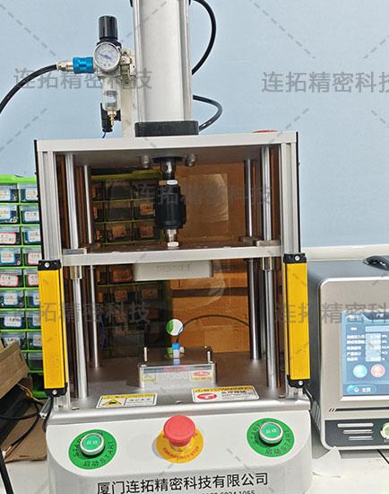 连拓精密药液瓶气密性检测仪（工装整体实拍）.jpg