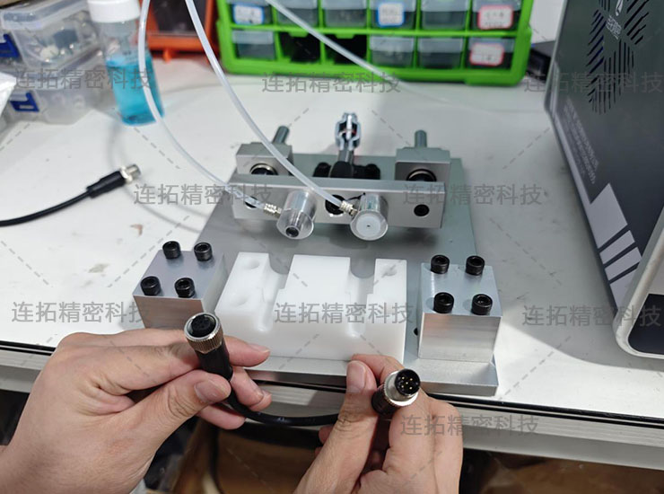 连拓精密线材气密性检测仪（检测样品细节实拍）.jpg