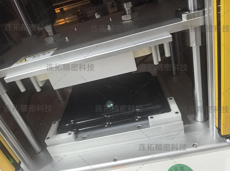 连拓精密油缸盖气密性测试仪（工装实拍）.jpg