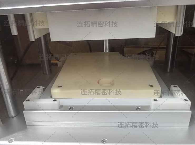连拓精密油缸盖气密性测试仪（治具实拍）.jpg